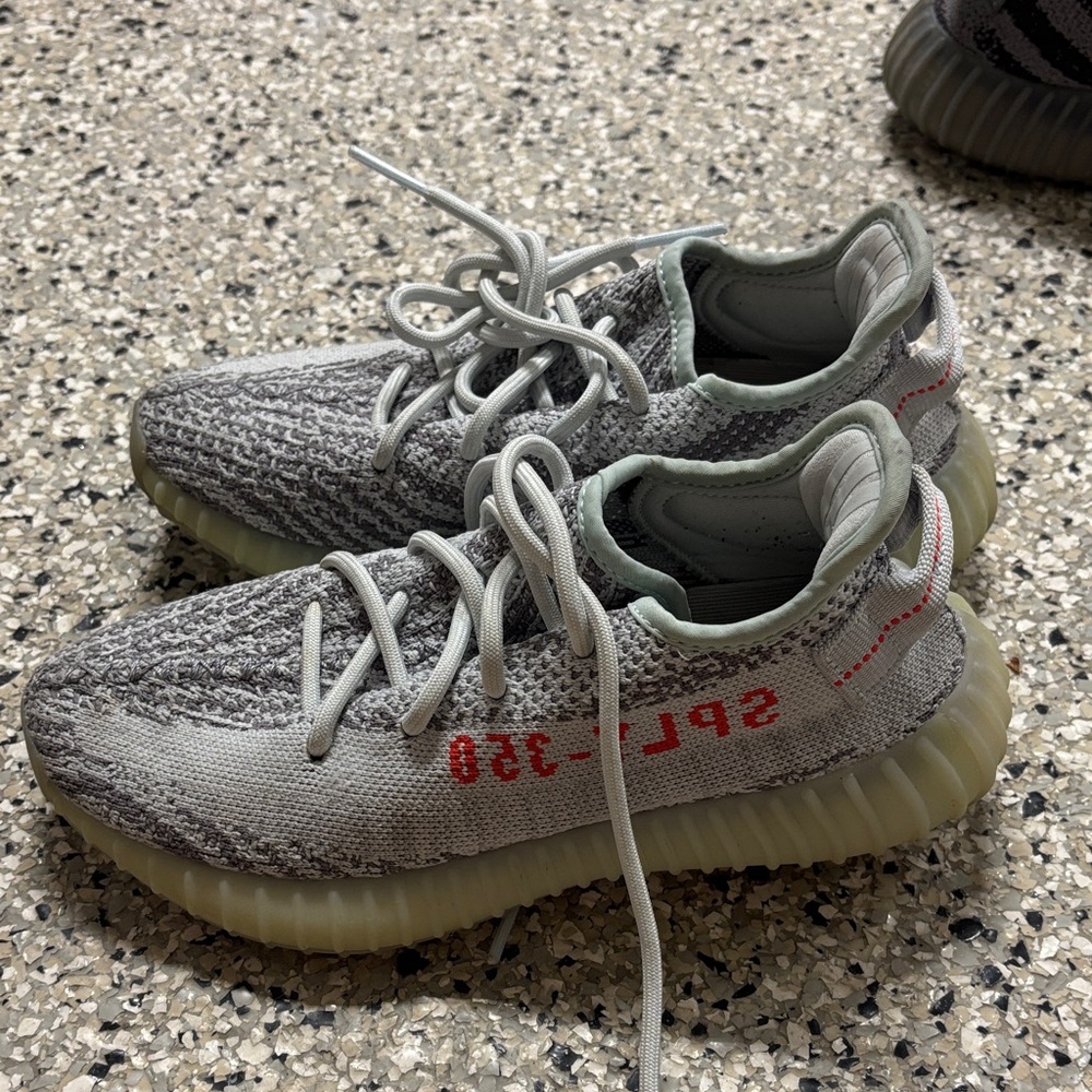 BARELY USED adidas Yeezy Boost 350 V2 Blue Tint
